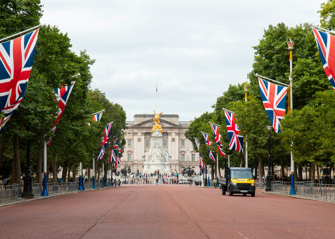 Americans rank 4th in the world for median income, 44th for life expectancy